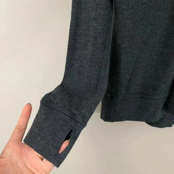 Lululemon In A Cinch Reversible Long Sleeve Tee Black/Stripe Size 6 - Picture 4 of 7